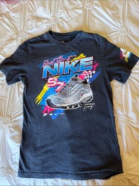 ✅Nike adult Small Black Tee with Neon Graphic Sneaker/Racing style Print